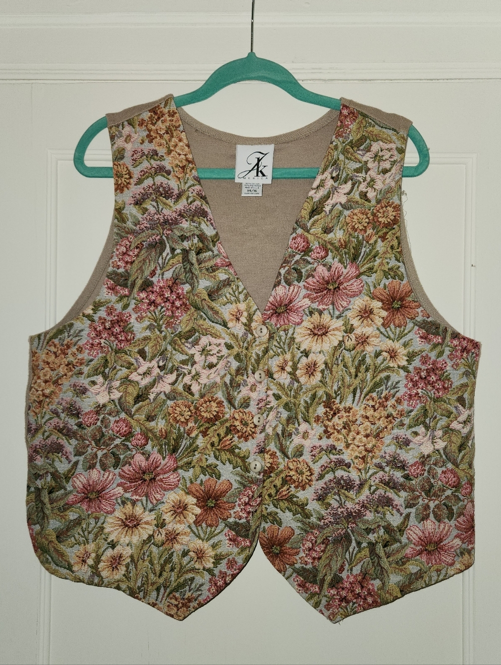 Vintage Floral Tapestry Vest 🌸